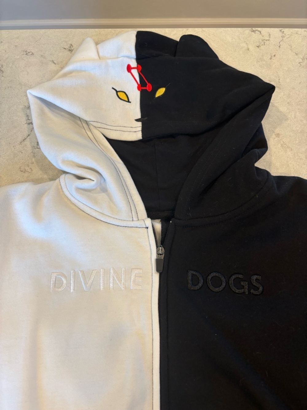 NWT Jujutsu Kaisen Universal Studios Divine Dogs Short-Sleeve Zip-Up Hoodie
